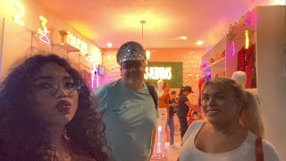 Hello, arriving at my store with Salma and Wendy.