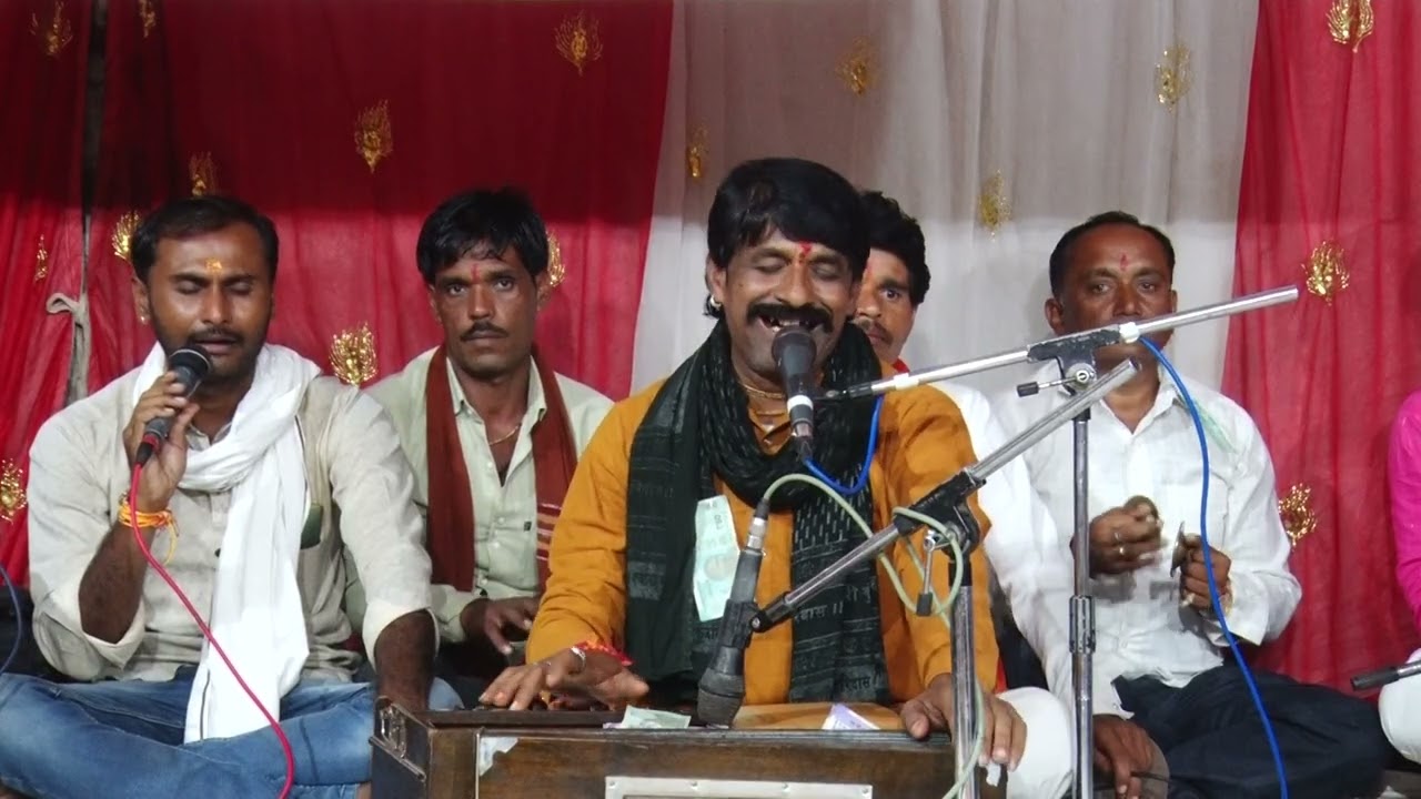 पिया छोड़ गए दिल तोड़ गए अब बनके मैं फिरू मैं बावरिया