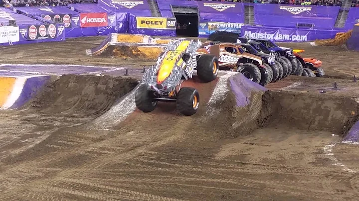 Max-D Tom Meents jumps 6 Monster Jam trucks at Met...