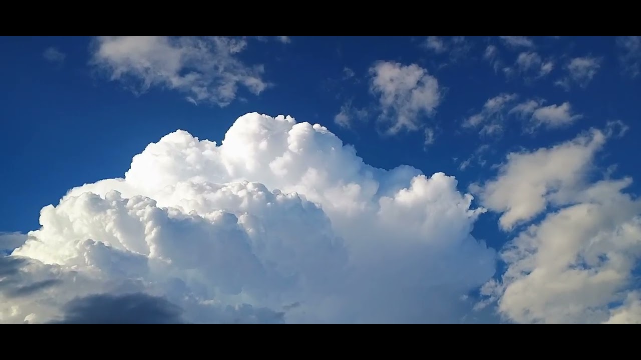 Thunderstorm builds time lapse 