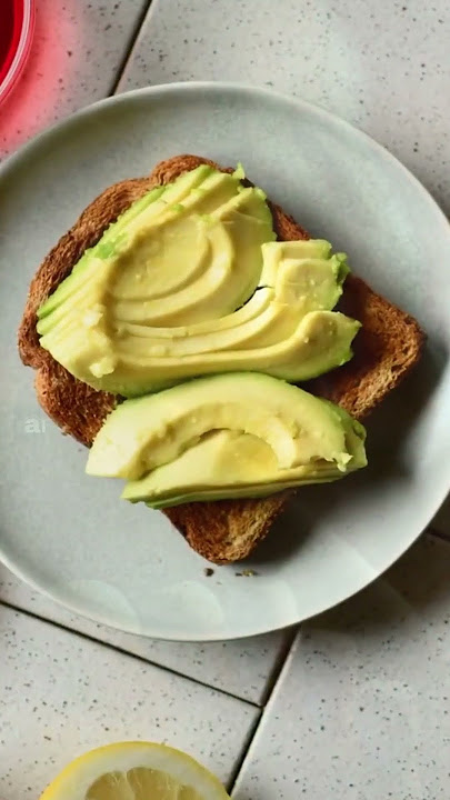 Why Pregnant Women Should Eat Avocados!