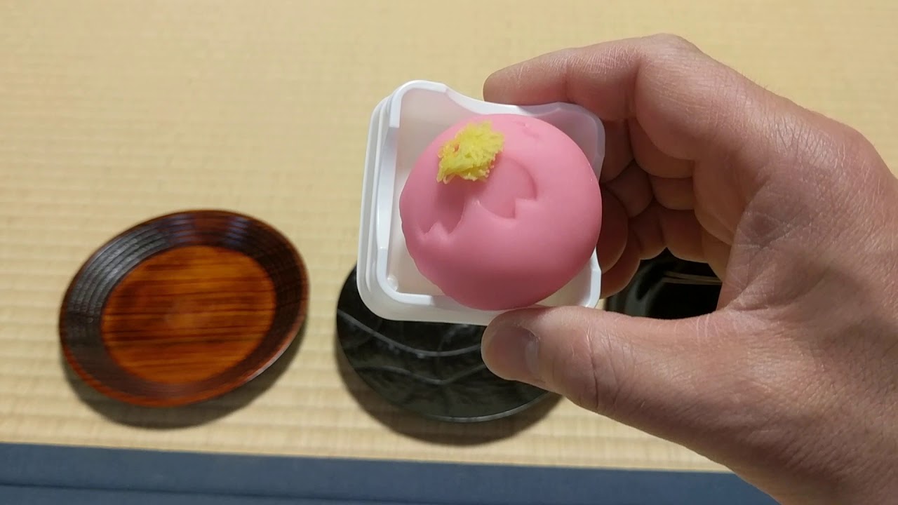 茶道の研究 上生菓子を3つの銘々皿に盛ってみる様子 2020-0417-1200