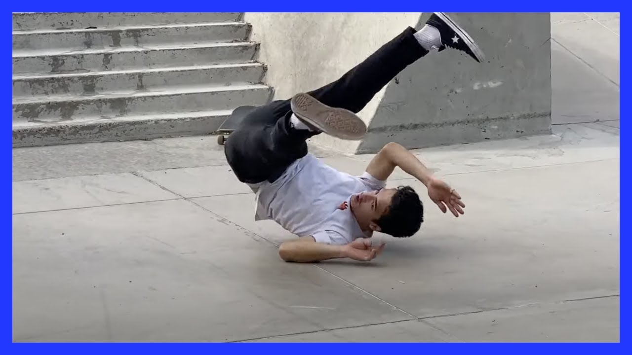 Skating Tempe Skatepark in Arizona