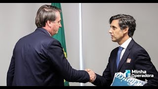 Bolsonaro recebe a visita de presidente global da Telefónica, dona da Vivo