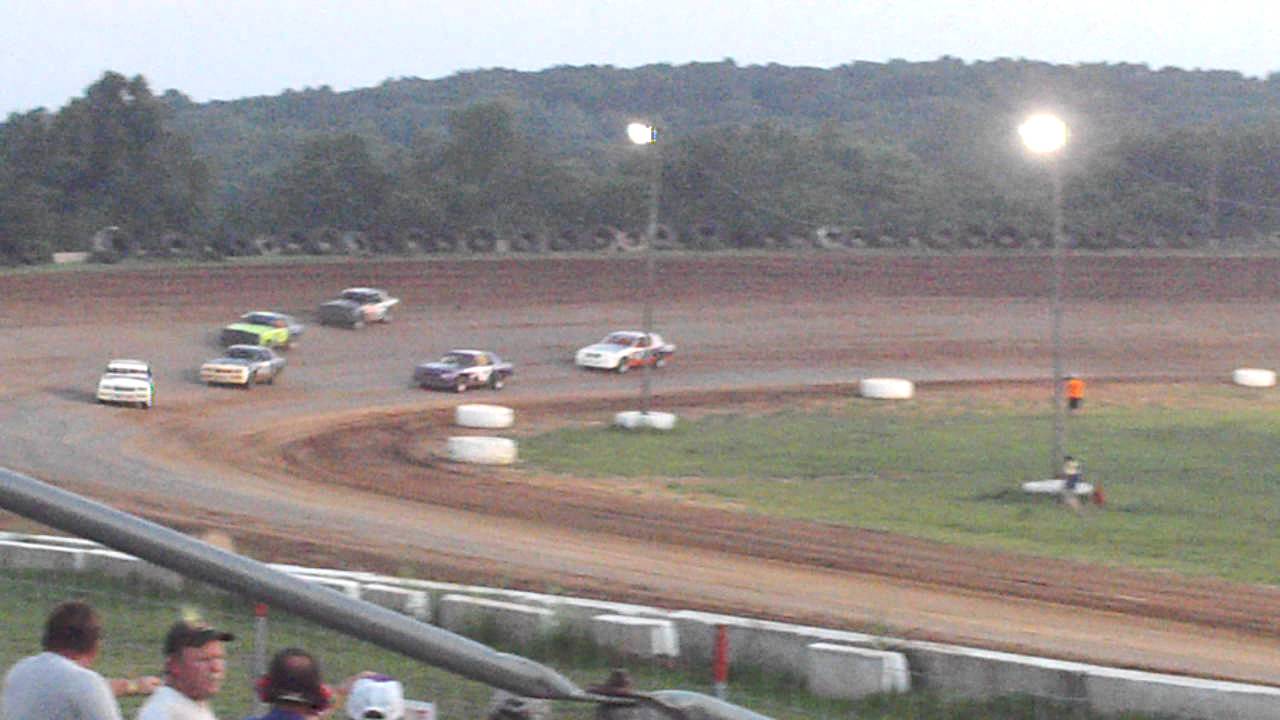 Hobby Stock Feature Thunderhill Speedway Mayetta, KS (July 16, 2011