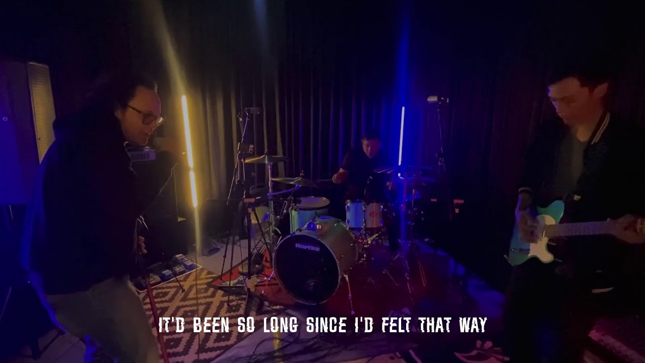 TUTUS THOMSON - LET THE WIND KISS YOUR FACE (I LIKE U) LIVE