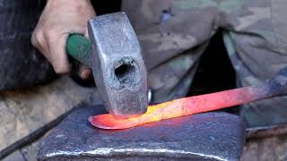 Forging a Crowbar: Traditional Blacksmithing Mastery with Creative Hands