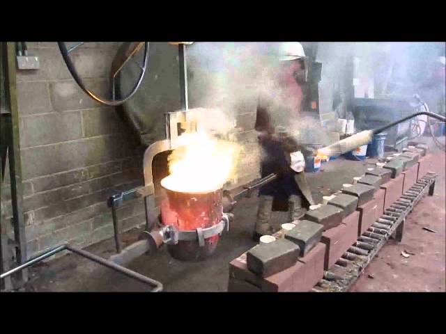 Sand Casting 2 (Pouring Aluminium) 