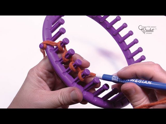 Weaving on a round knitting loom  Loom bands, Métier à tisser