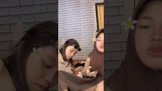 Anak SMA Pramuka Pulang Sekolah Nongkrong di Kamar Temen, Live TikTok QnA Penuh Canda Tawa!