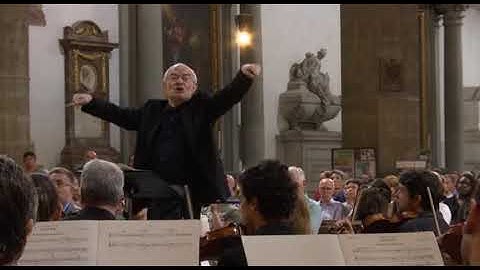 John Rutter conducts his Requiem (Movement I: Requiem Aeternam)