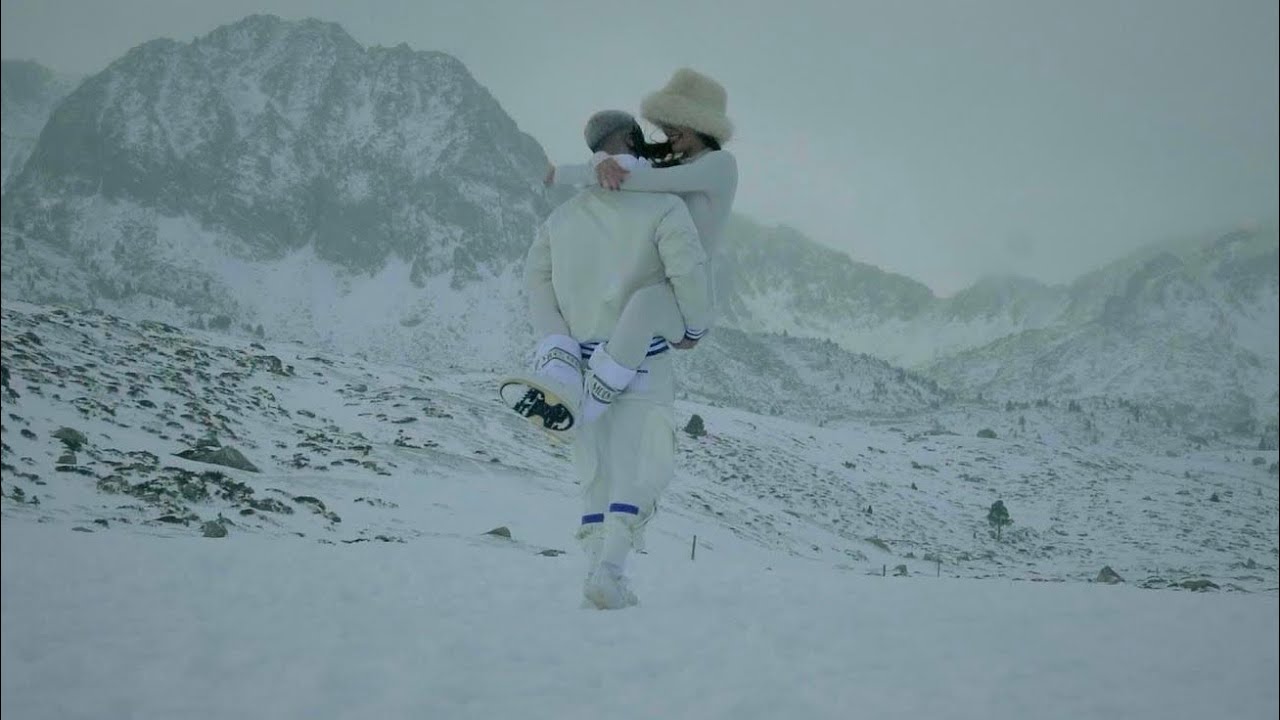 CYRO - Otra Vez (Video Oficial) adlı videoyu YouTube'da izle CYRO - Otra Vez (Video Oficial) adlı videoyu YouTube'da izle