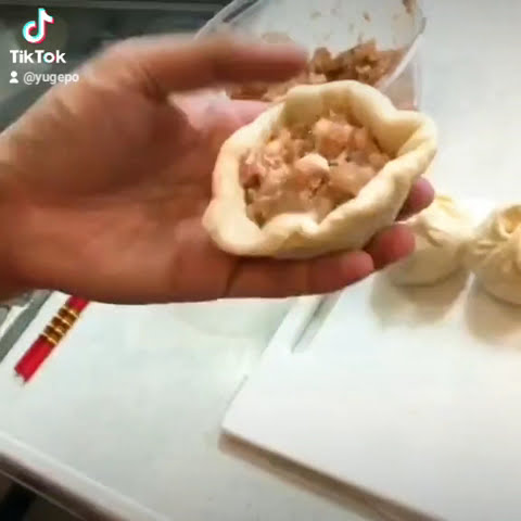 551蓬莱で豚まん作ってた系歌手です