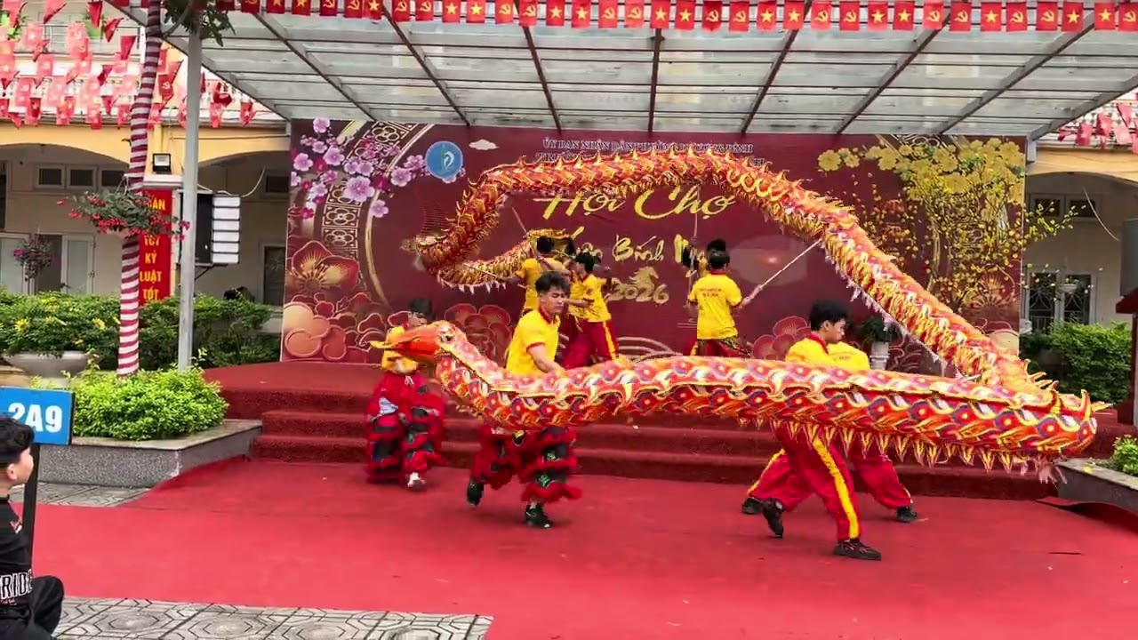 Trường TH Khương Đình. Hội chợ Xuân. Múa rồng