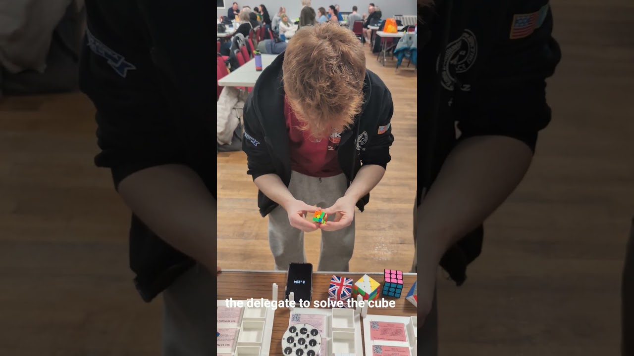 Делегат WCA против крошечного куба