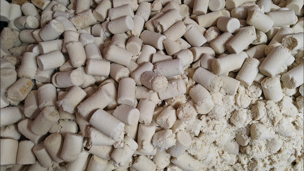 ಕಟೀಲು ದೇವಳದಲ್ಲಿ ಭಕ್ತರಿಗೆ ಮೂಡೆ ಪ್ರಸಾದ, ಸುಮಾರು 20 ಸಾವಿರ ಭಕ್ತರು ಭಾಗಿ.