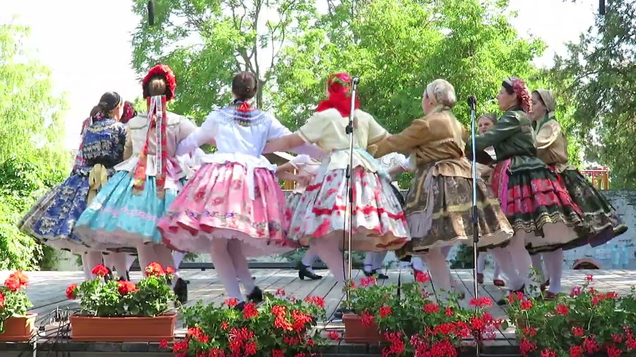 Az Őcsényi Karikázó - A BIHE 90+1 éves szülinapján.