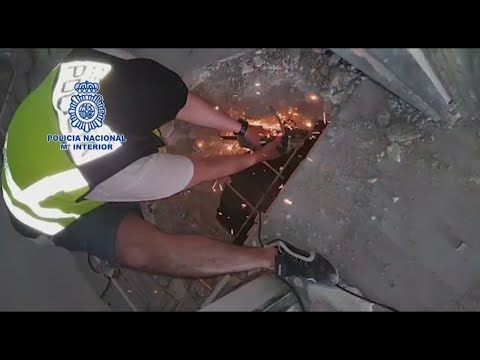 Achados 7.600 quilos de haxix en dous zulos camuflados como pratos de ducha