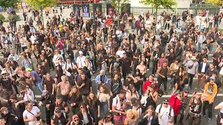 Techno Parade: les premiers danseurs se réunissent place de la Bastille | AFP Images