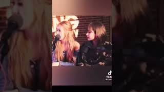 Rosé Ve Lisa Aynı Zamanda Hareket Ediyorlarchaelly