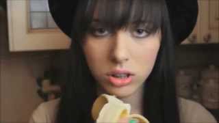 HIPNOTIC BANANA GIRL   ||   CANT STOP TO WATCH IT !!!