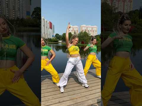 За кадром съёмок POLI - Bum Cha Cha 💚 Танцуют с командой