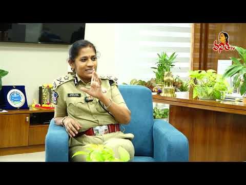 మహిళలు భయాన్ని వదిలి ధైర్యంగా ముందుకు సాగాలంటే ఏం చేయాలి? | IPS Sumathi About Women Empowerment