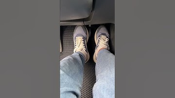 Correct foot position for driving an automatic car#driving #car #tips #carsoft #manual #skills
