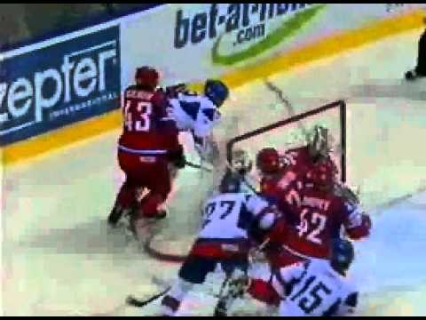 Хоккей. Чемпионат мира. 1\2 финала. Россия - Швеция (1 тайм)из YouTube · Длительность: 36 мин33 с Хоккей. Чемпионат мира. 1\2 финала. Россия - Швеция (1 тайм)из YouTube · Длительность: 36 мин33 с