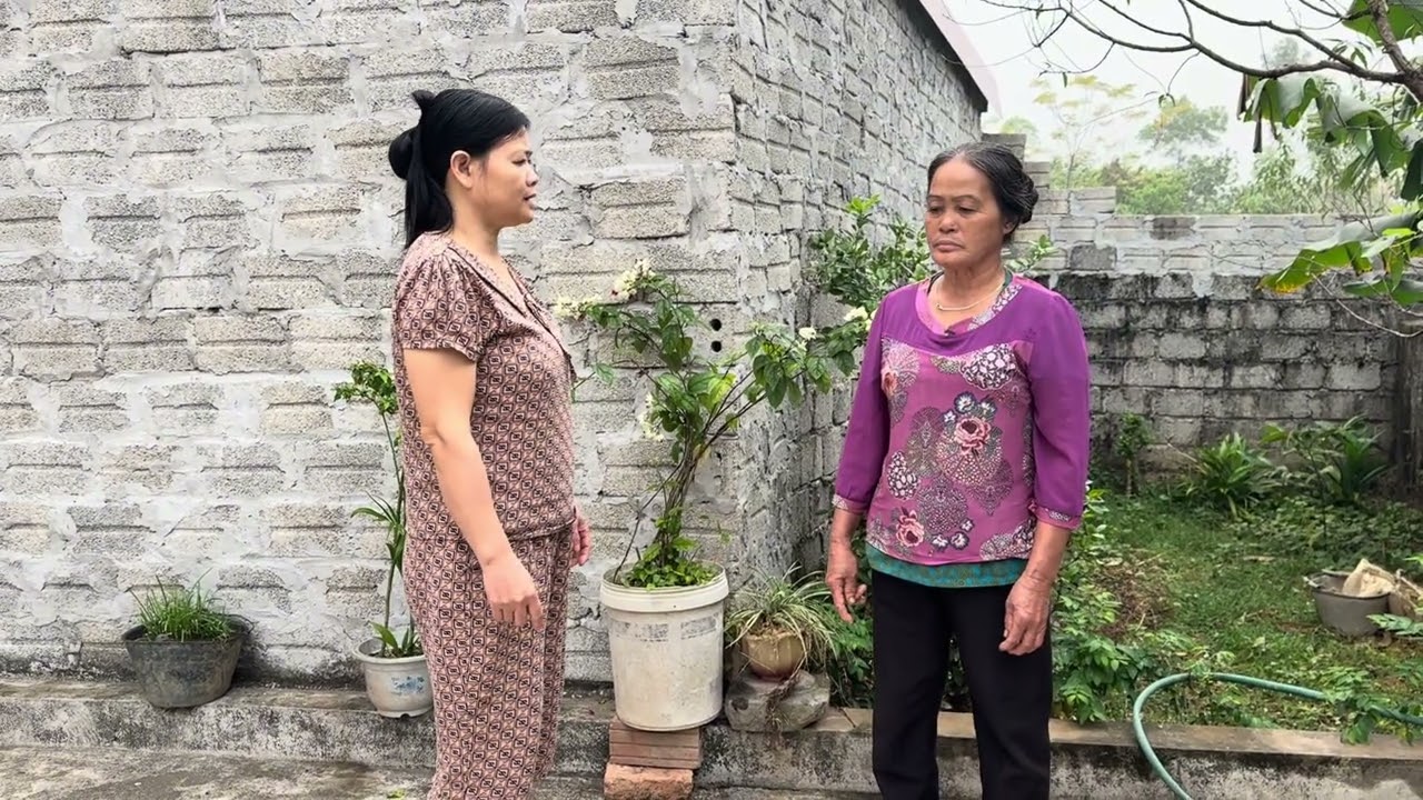 Em không giúp được.mụ quyển lần này thì không ai cứu được rồi.me tiến cũng chịu 