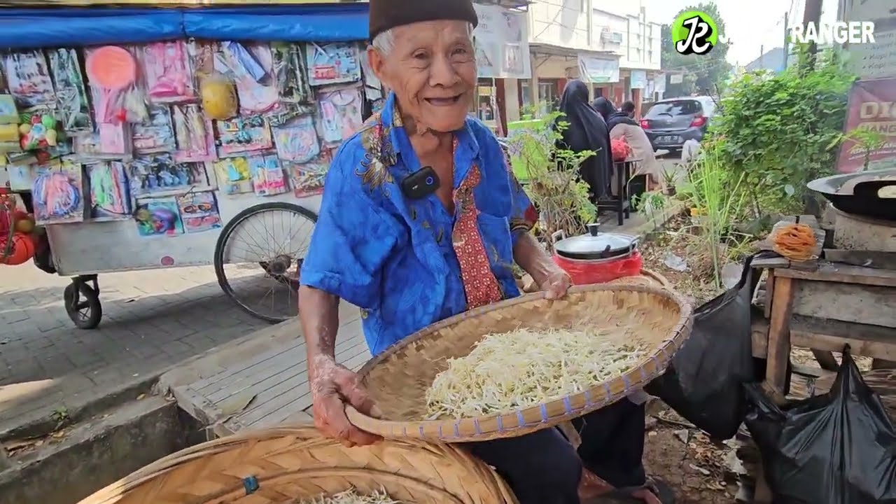 Kakek usia hampir 100 tahun Jualan sepi Ahamdulillah dapat titipan Buat jajan dari ORANG2 BAIK #2