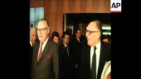 SYND 11/05/71 TALKS ARE HELD ABOUT COUNTRIES JOINING THE COMMON MARKET