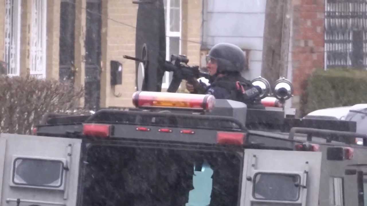 NYPD ESU (SWAT) on scene of Armed EDP barricaded in Rosedale house