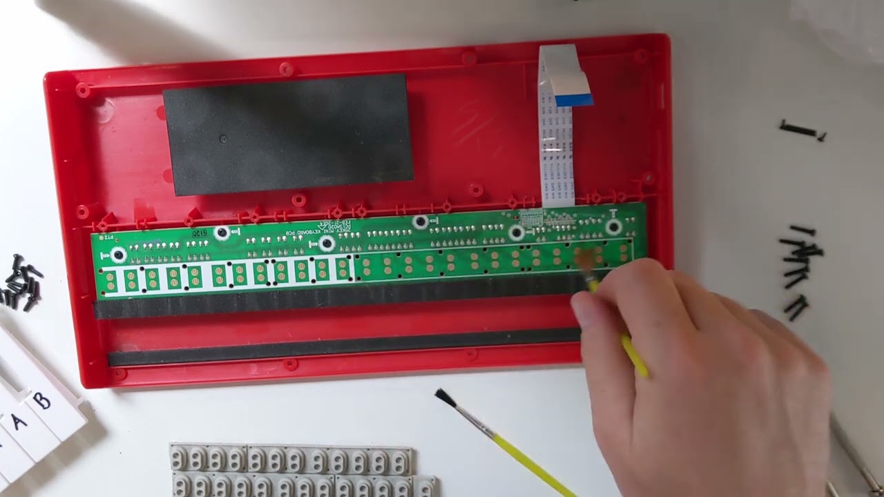 Fixing dead keys on an Akai MPK Mini (and not just cleaning the circuit board)