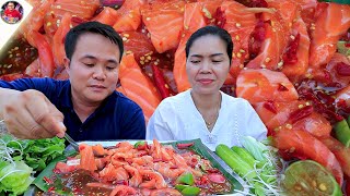 กินตำแซลมอนสดเนื้อฉ่ำๆ น้ำปลาร้านัวแกล้มผักกรอบๆ สูตรพริกลอยแซ่บๆ คักหลาย