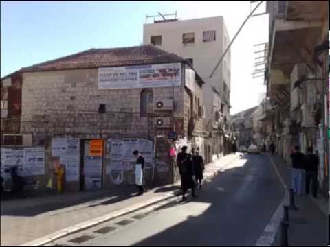 עוד ישבו ברחובות ירושלים ורחובות העיר מלאו ילדים וילדות עם כתוביות 