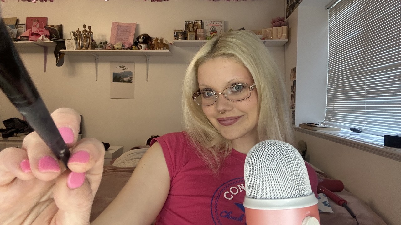 ASMR | Get Ready With Me! Up close whispered rambling 💗💋