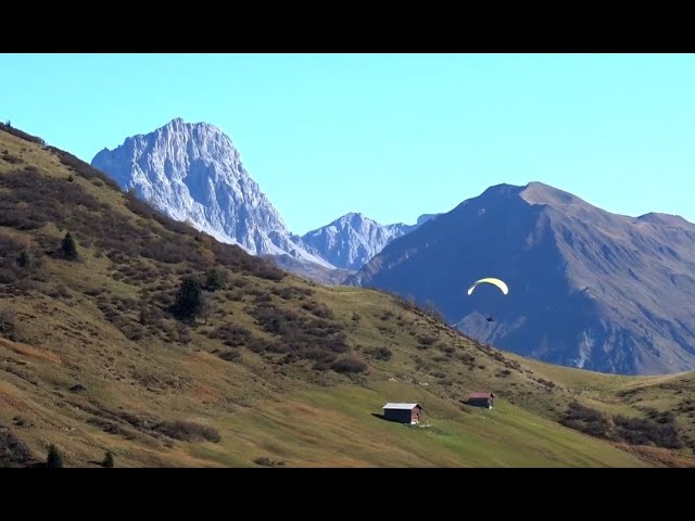 Watch Gleitschirmfliegen im Prättigau on YouTube.