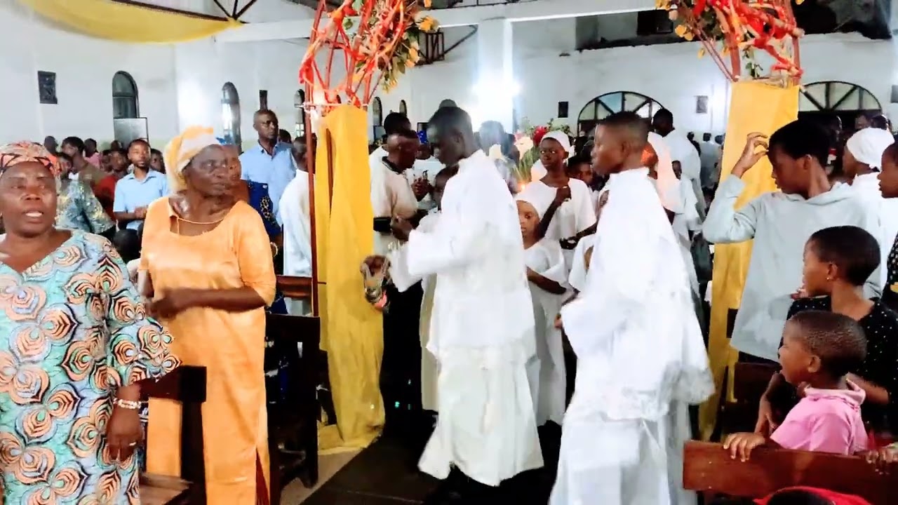 Ninakuja kwako namaisha yangu By Chorale Saint Michel Paroisse Saint Kizito/Goma 