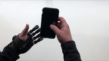 Holding Phone - Grip 4