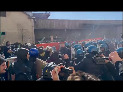 Vicenza, scontri al corteo contro Israele tra manifestanti e polizia: quattro feriti