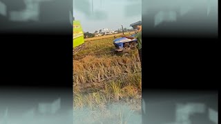 Vishwakarma 841 Combine Tochan  Tractor। Sonalika 35 di Stuck in mud Rescue by Vishwakarma Combine