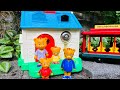 Daniel Tiger’s Neighbourhood FISHER PRICE Little People House and Trolley Surprise!