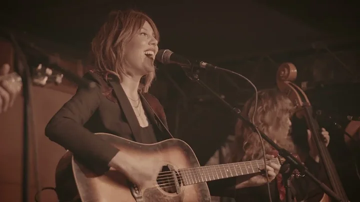 Molly Tuttle & Golden Highway - Dooley's Farm (Liv...