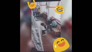 Esta Niña Tiene Ardillas En El Pantalón