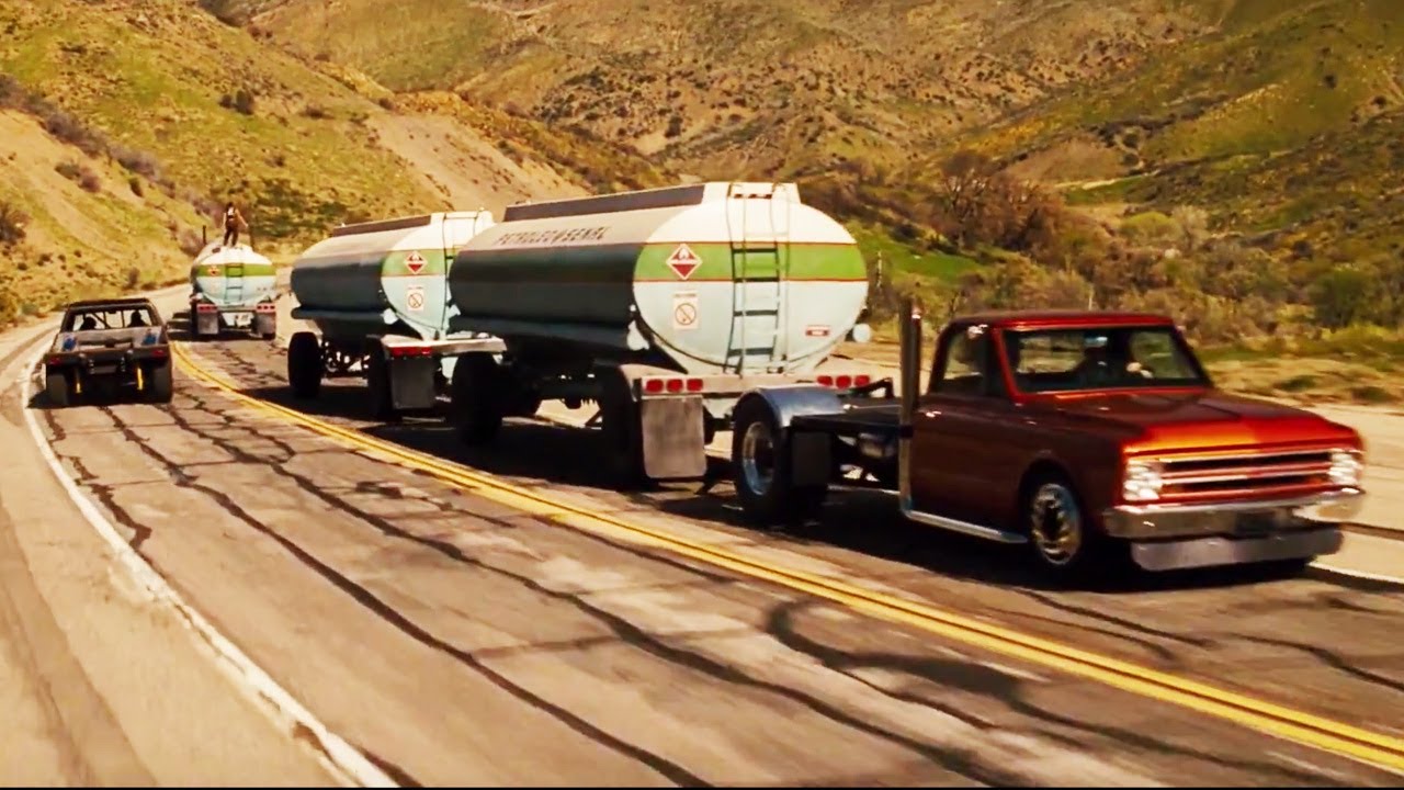 FAST and FURIOUS, After five years of the first movie, Dominic hijacks fuel tankers with his new crew of Letty, Leo, Cara, Santos and Han Lue.