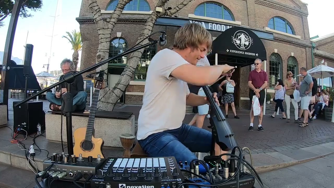 Reinhardt Buhr  "Desert Nomad"  Live Looping 