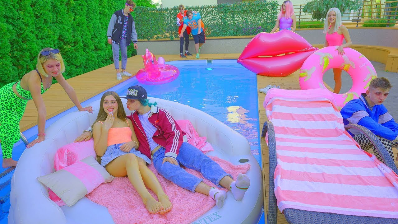 ΠAΡΤΙ ΣΤΟ ΣΠIΤΙ ΤΗΣ ΝΤΙAΝΑΣ! Όλοι στο εξοχικό αναζητούν την Ντιάνα!