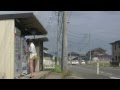 ミニスカ熟女の自販機"Bending" machine?