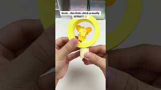 A spinning chick mini fan 🐥✨Super easy DIY you can make in one minute! #KidsCraft #DIYKids #MiniFan